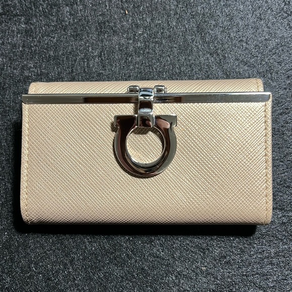 Salvatore Ferragamo Gancini Leather 6 Ring Key Case